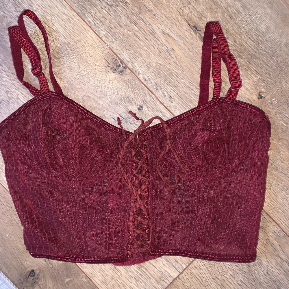 maroon crop top